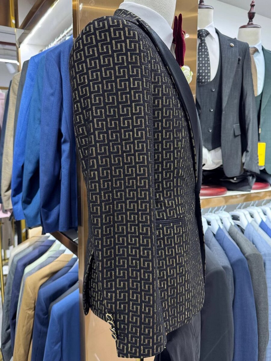Men’s Geometric Pattern Tuxedo Suit