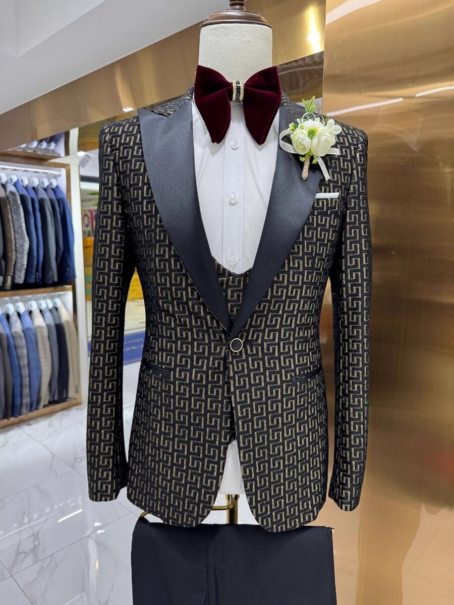 Men’s Geometric Pattern Tuxedo Suit