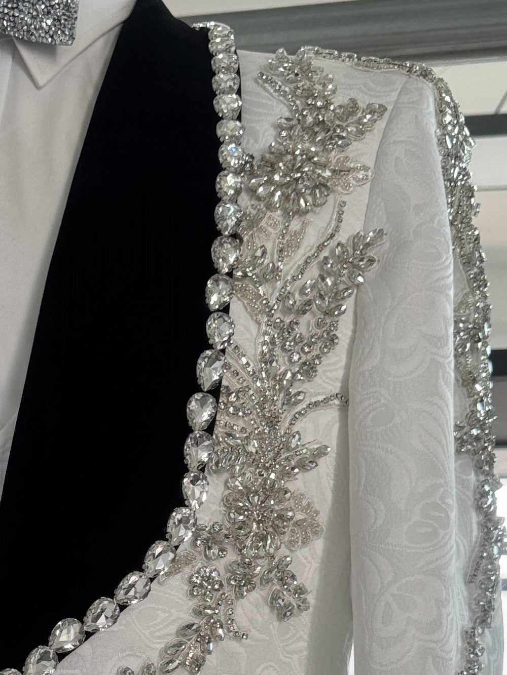 Men's White Paisley Gem Stone Tuxedo Set With Black Shawl Lapel