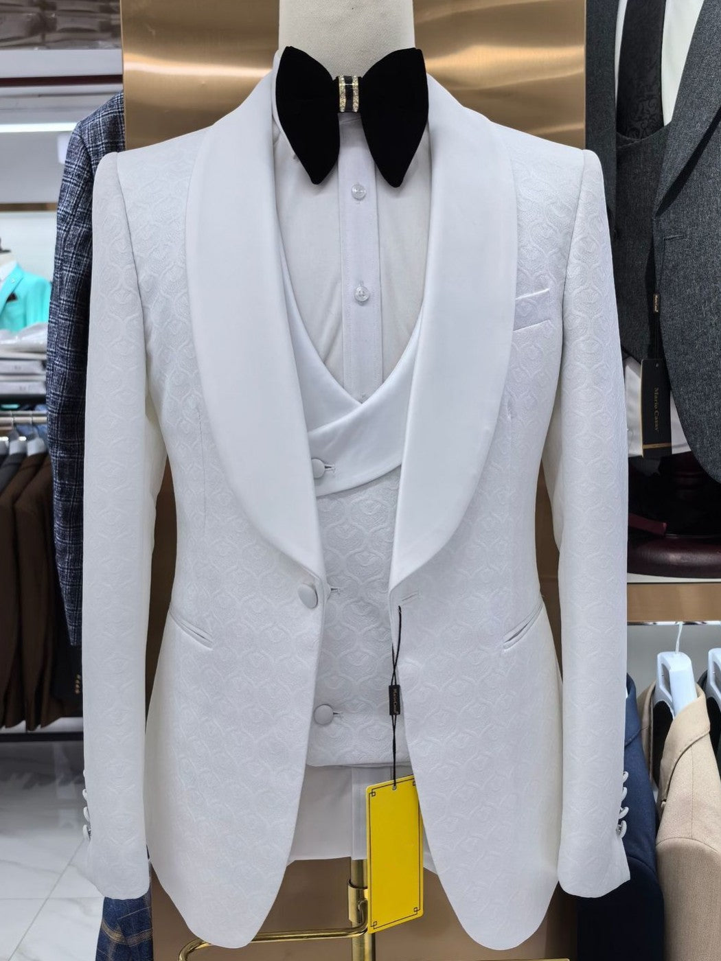 Men’s White Shawl Lapel 3 Piece Wedding Suit