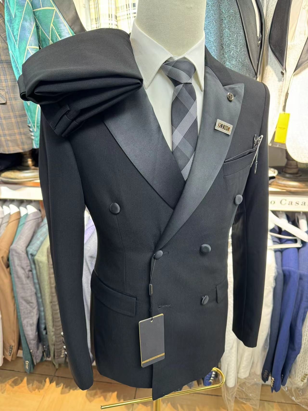 Men's Black Double-Breasted Peak Lapel Tuxedo