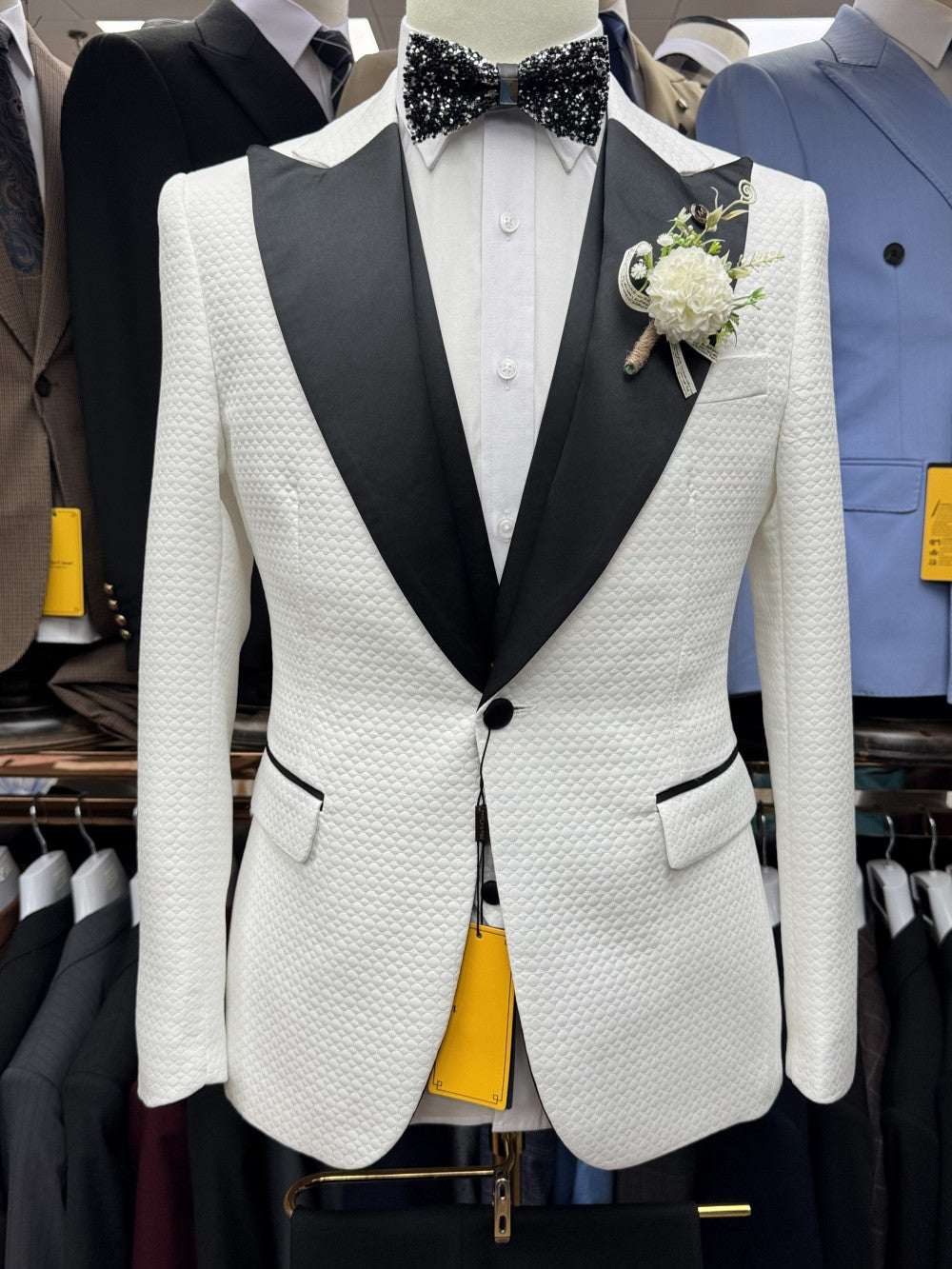 Men's Black Peak Lapel Textured 3 Piece Tuxedo Suit