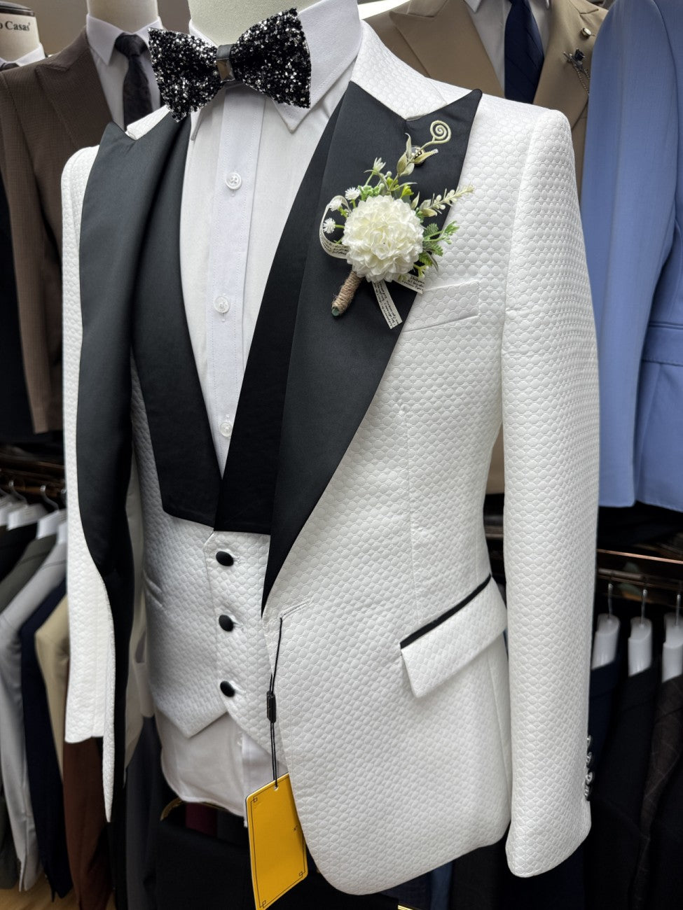 Men's Black Peak Lapel Textured 3 Piece Tuxedo Suit