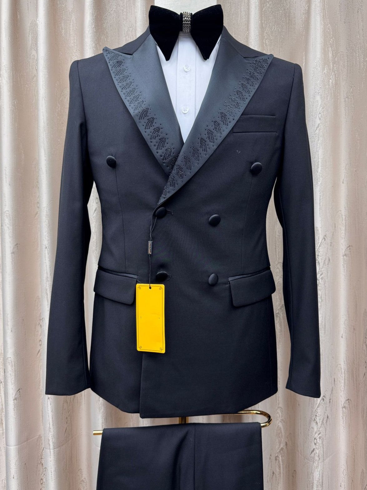 Men’s Double-Breasted Tuxedo With Beaded Peak Lapel
