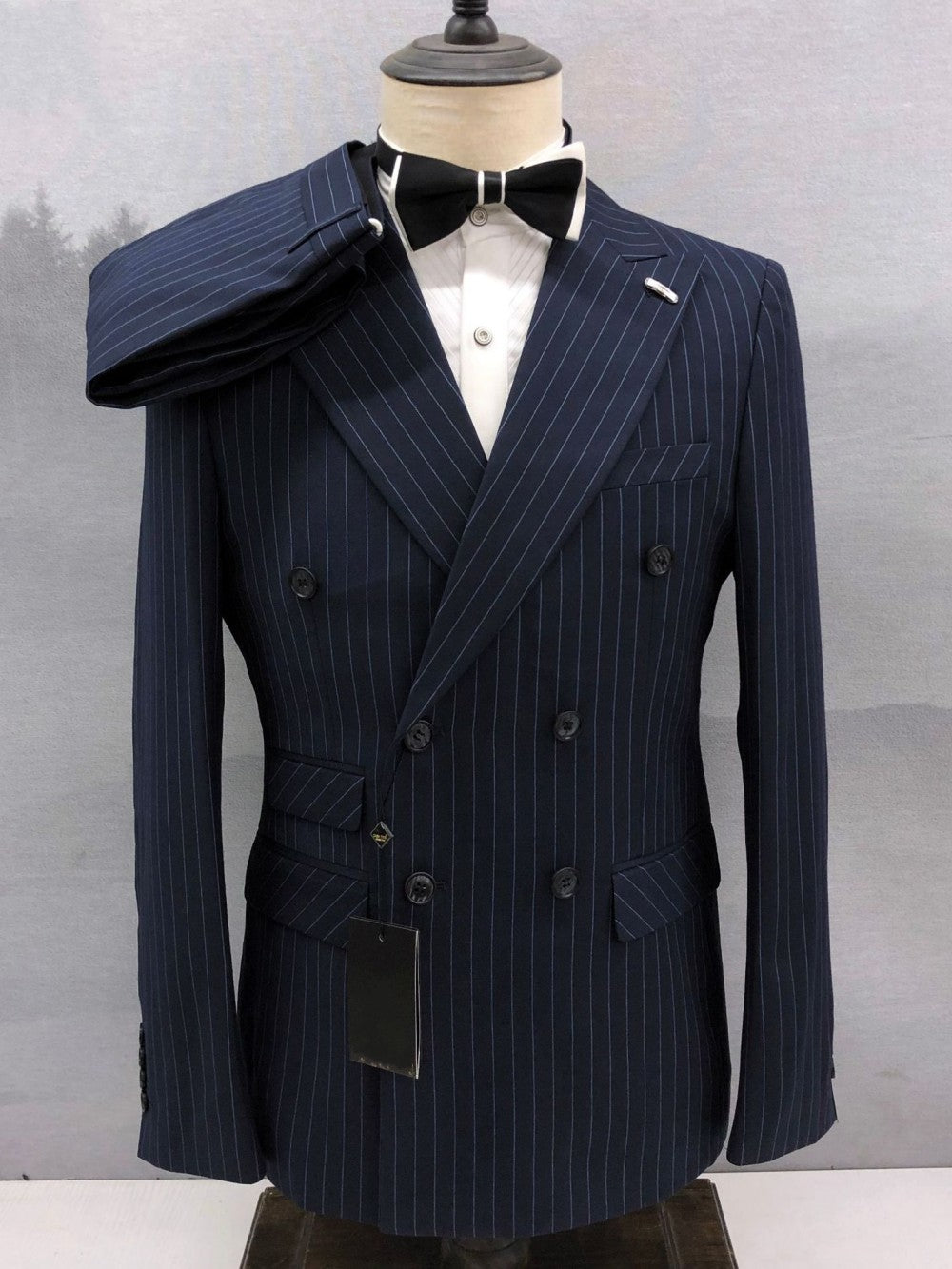 Men’s Double-Breasted Pinstripe 2 Piece Suit
