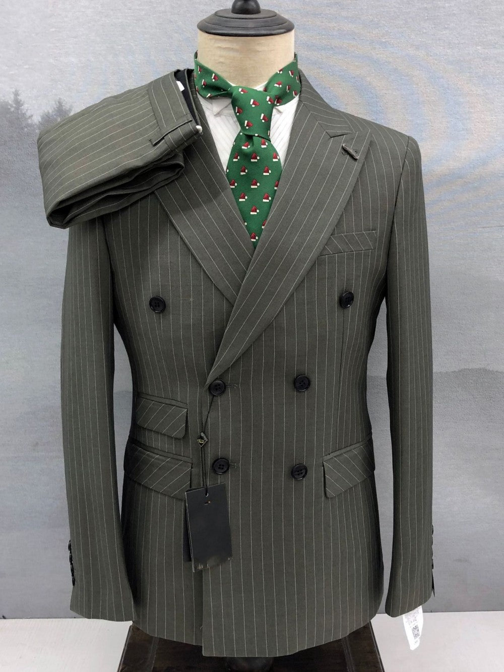 Men’s Double-Breasted Pinstripe 2 Piece Suit