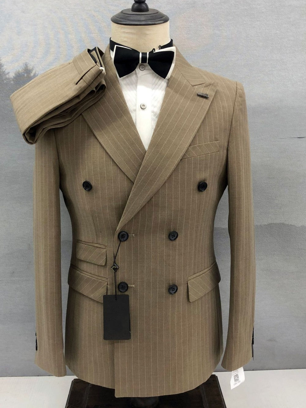 Men’s Double-Breasted Pinstripe 2 Piece Suit