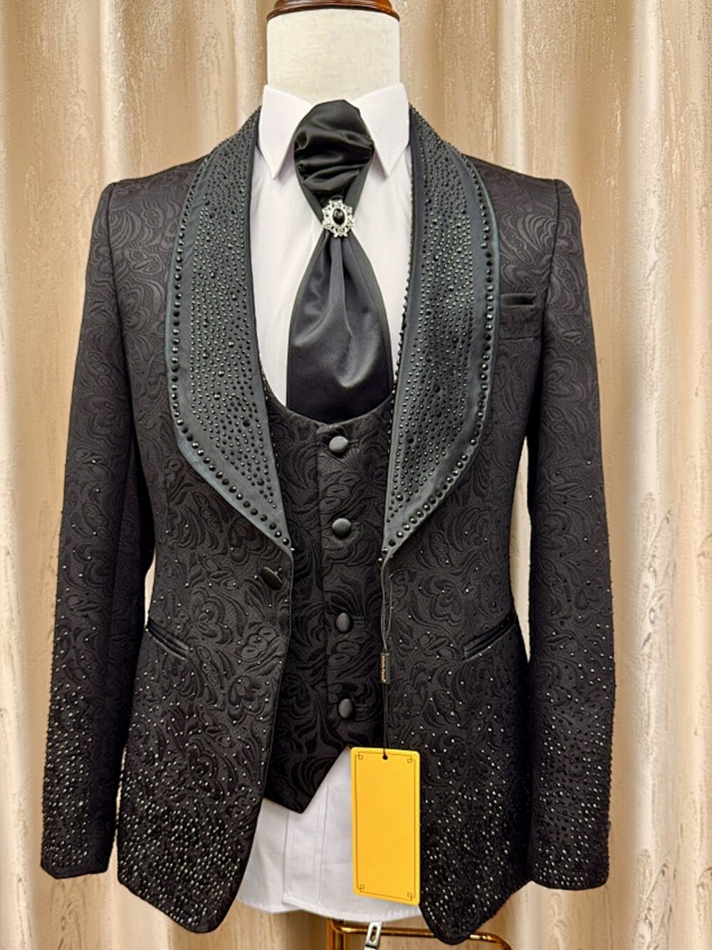 Men's Rhinestone Paisley Shawl Lapel Tuxedo