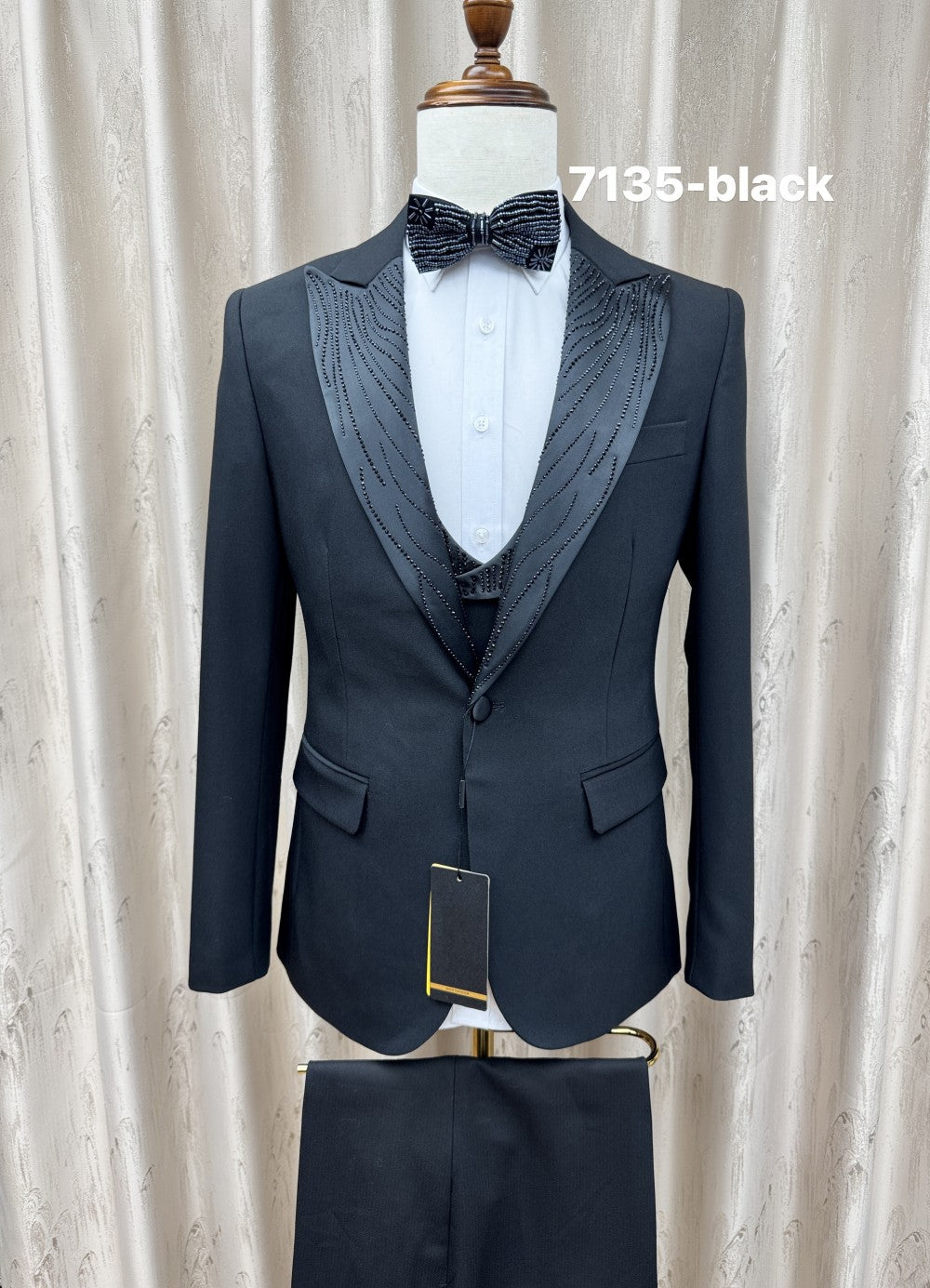 Men's Beaded Peak Lapel 3 Piece Prom Suit