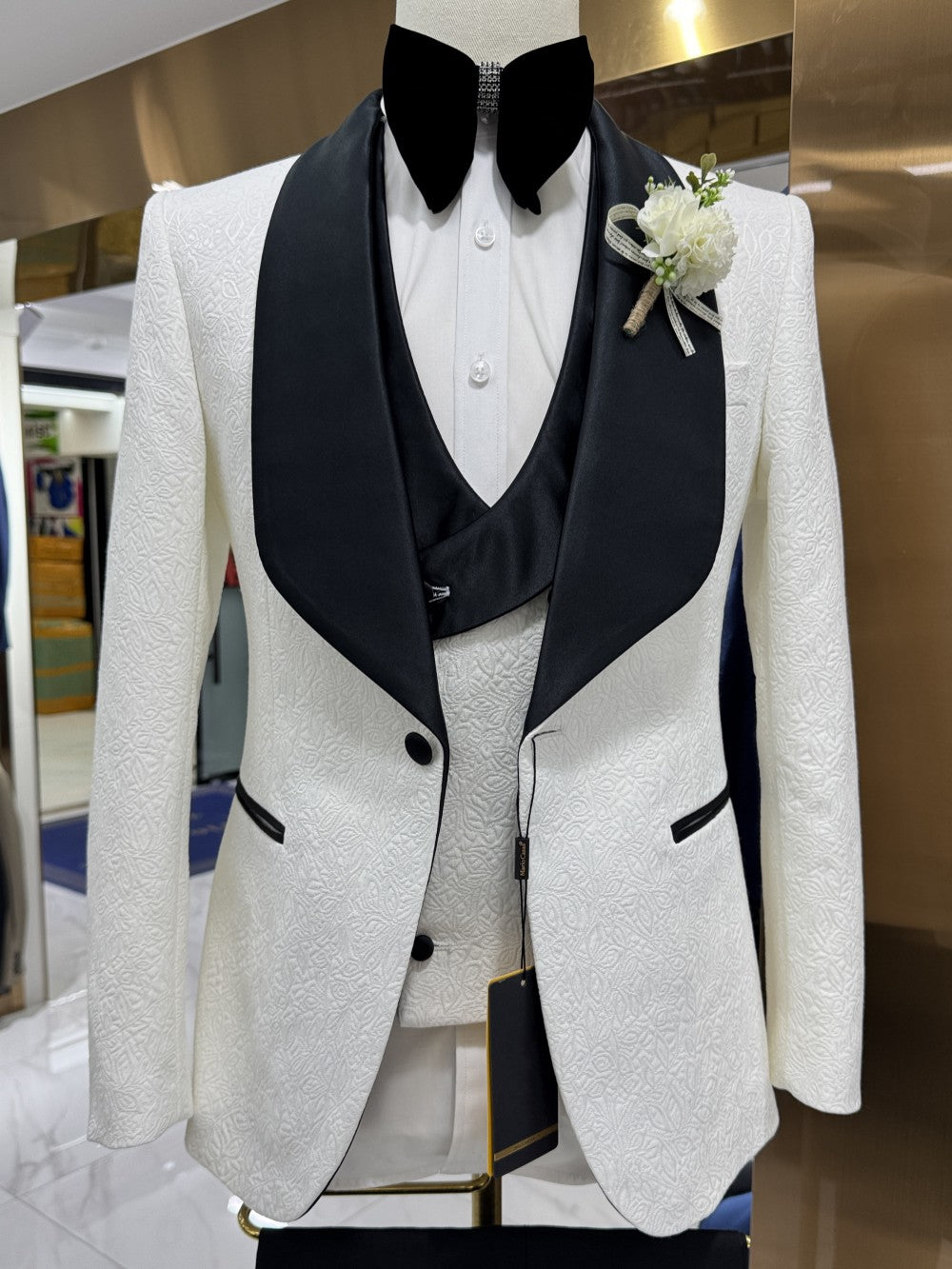 Men's White Floral Jacquard 3 Piece Groom Tuxedo