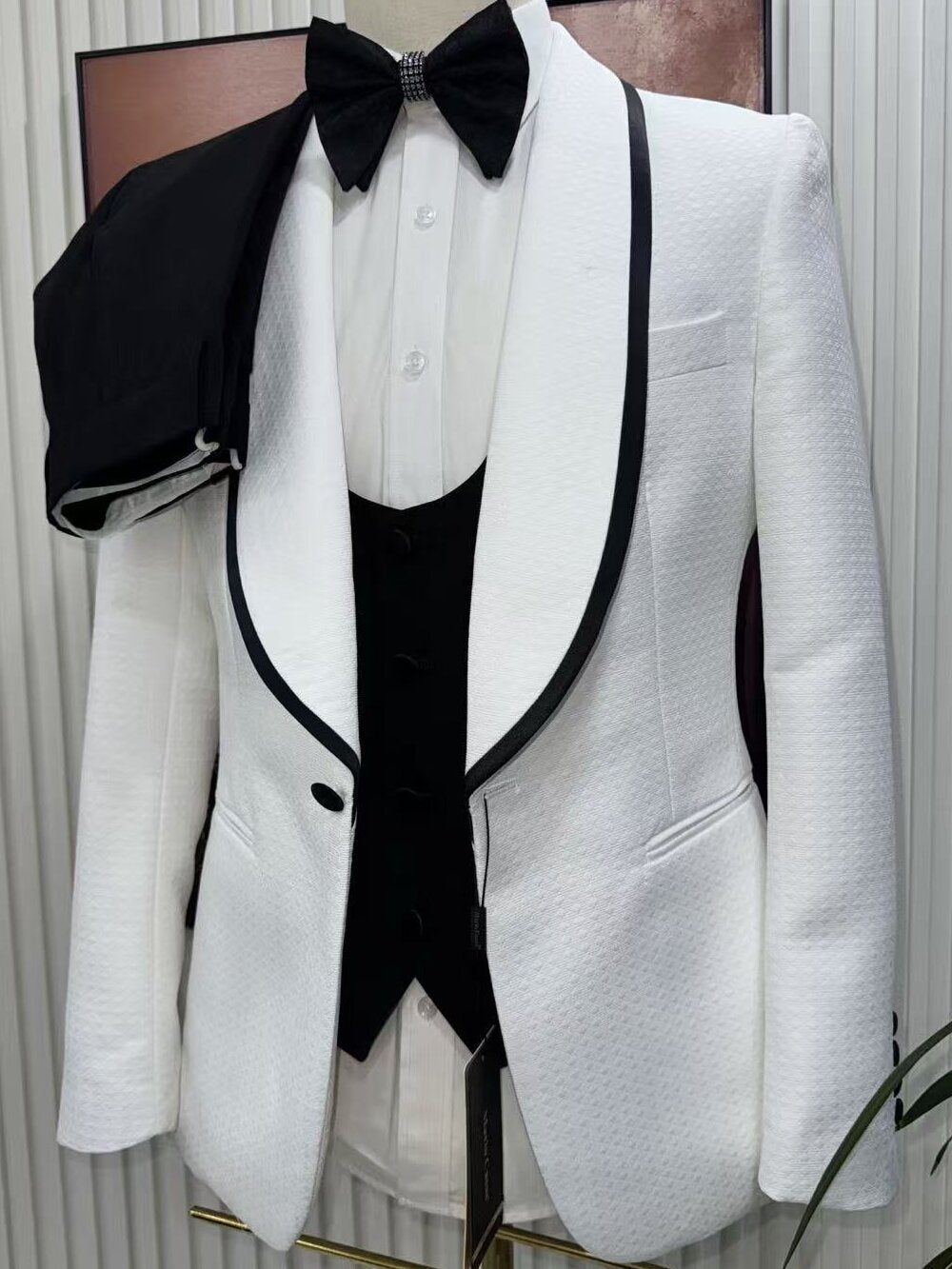 Men's White Shawl Lapel 3 Piece Tuxedo with Black Contrast Vest