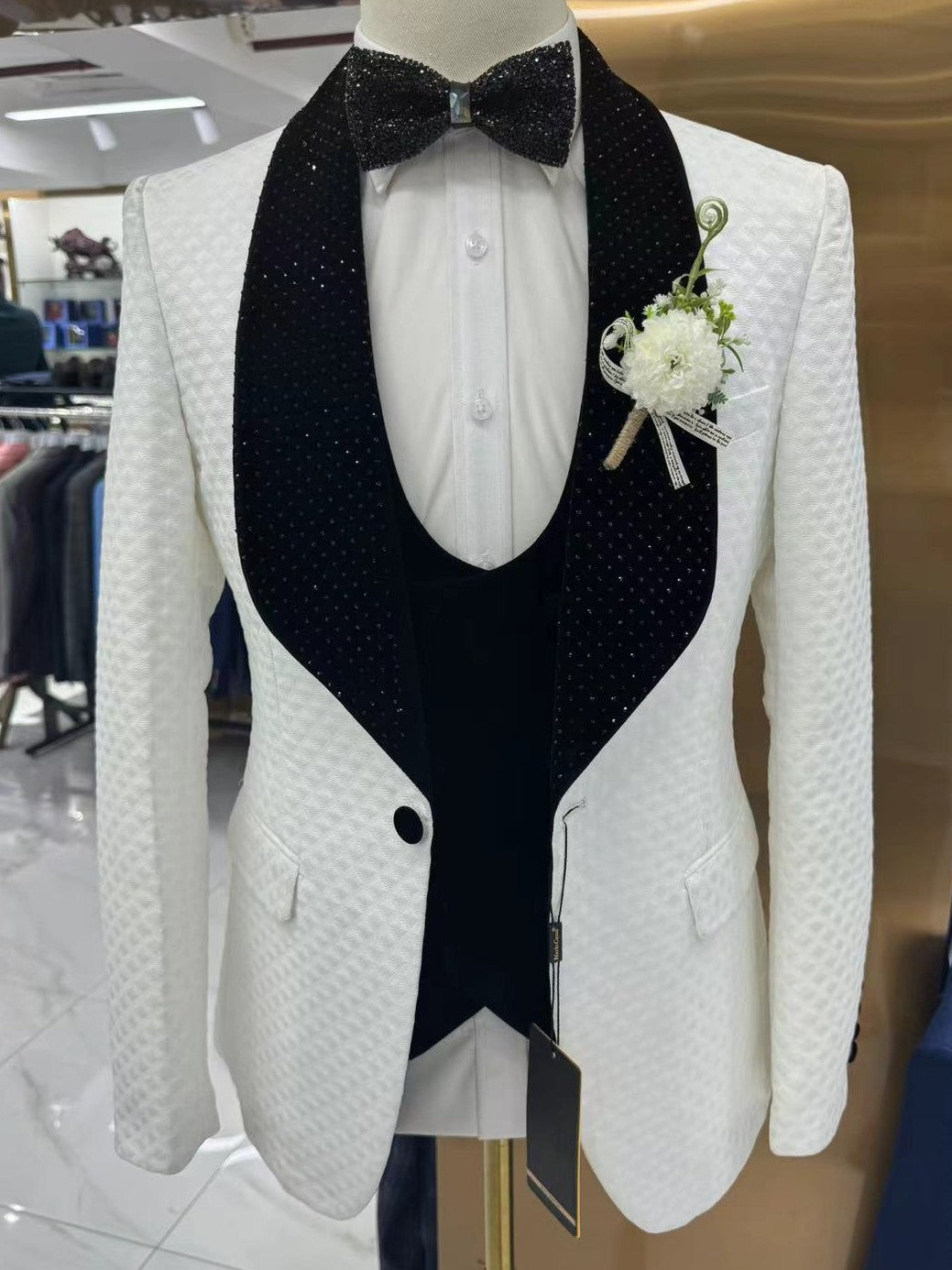 Men's White Shawl Lapel 3 Piece Tuxedo with Black Contrast Vest