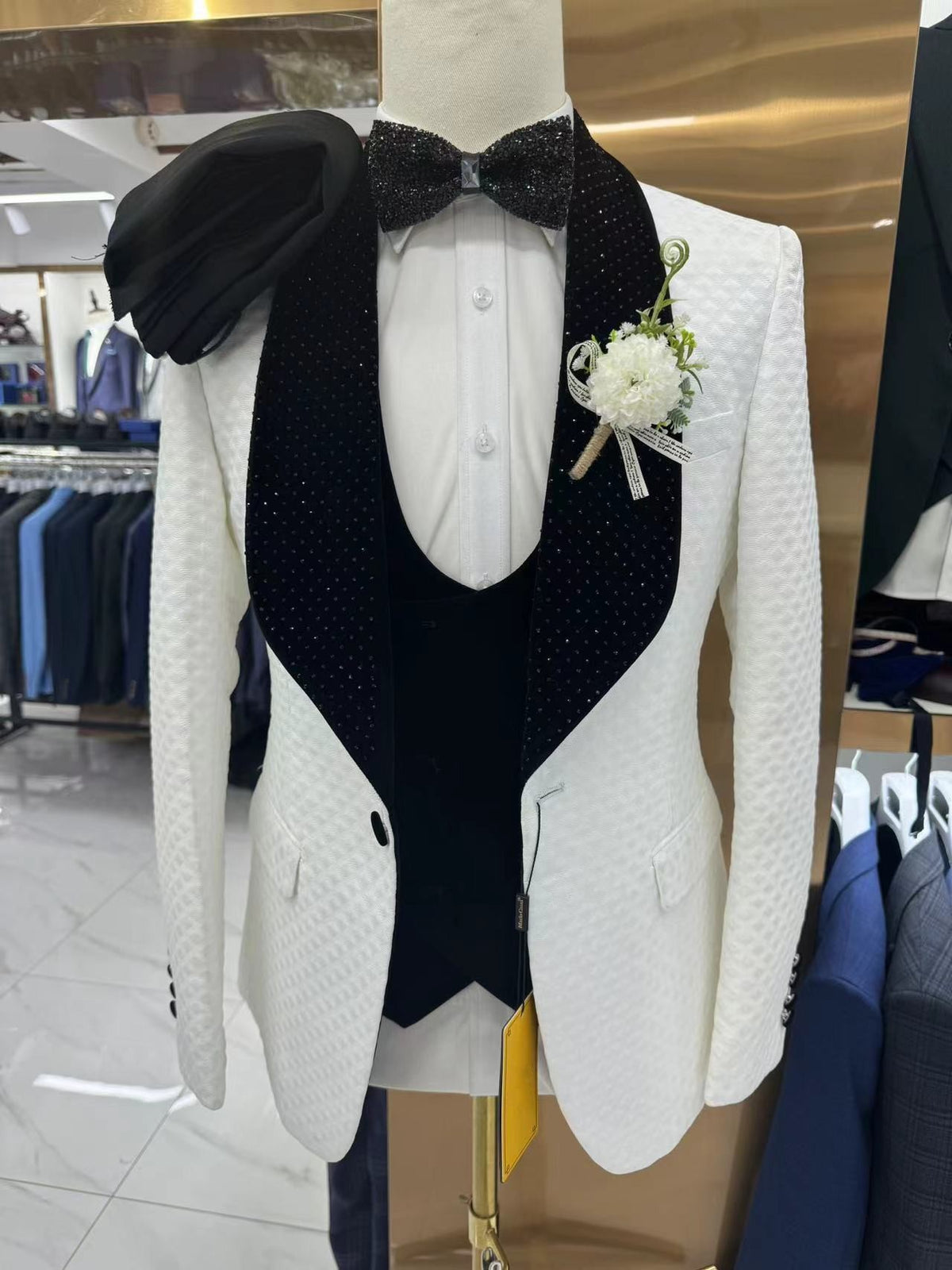 Men's White Shawl Lapel 3 Piece Tuxedo with Black Contrast Vest